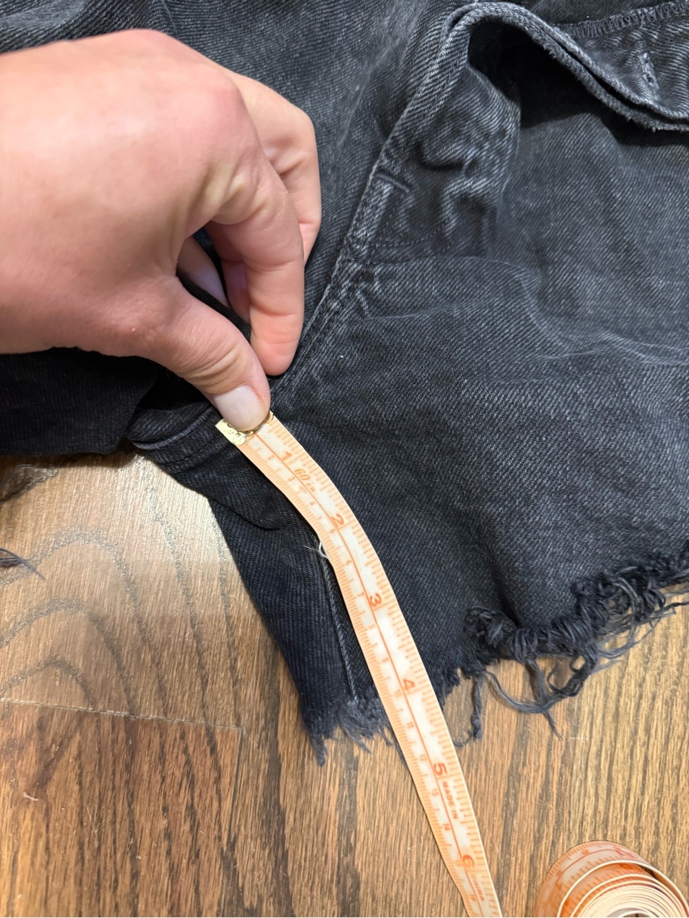 Agolde Parker Vintage cut off shorts— Light Blue & Black - Picture 9 of 9